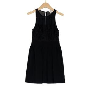 BCBGeneration - Sleeveless Sheer & Lace Pleated Mini Dress in Black / Size 0